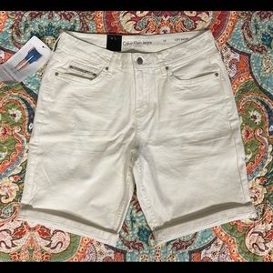 New! Woman’s Calvin Klein city shorts size 10